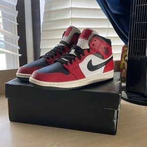 Size 8 - 2020 Jordan 1 Mid Chicago Black Toe‼️